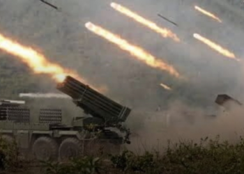 มีรายงานว่ากัมพูชาอาจนำจรวดหลายลำกล้อง PHL-03 ระยะยิงไกล 130 กม. เข้าปฏิบัติการ ทำให้พื้นที่เสี่ยงขยายจากแนวชายแดนลึกเข้าสู่เมืองใหญ่หลายจังหวัดของไทย จนต้องประกาศเฝ้าระวังเป็นวงกว้าง