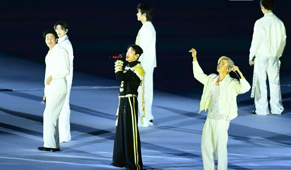 ระดับโลกบนเวทีซีเกมส์! “แบมแบม GOT7” โชว์เปิดฉากซีเกมส์ ครั้งที่ 33 ราชมังฯ