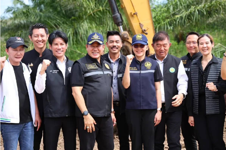 เอ็กซ์คลูซีฟสุดในสามโลก! “ผู้กองธรรมนัส” ให้เกียรติมานั่งจับเข่าคุยกับ “อีเสี้ยม ขยี้เกษตร” แบบตัวต่อตัว เจาะลึกแผนเหนือเมฆ เปลี่ยน “สินทรัพย์แผ่นดิน” ให้เป็นทุนคนจน ดีดลูกคิดโชว์ชัดๆ