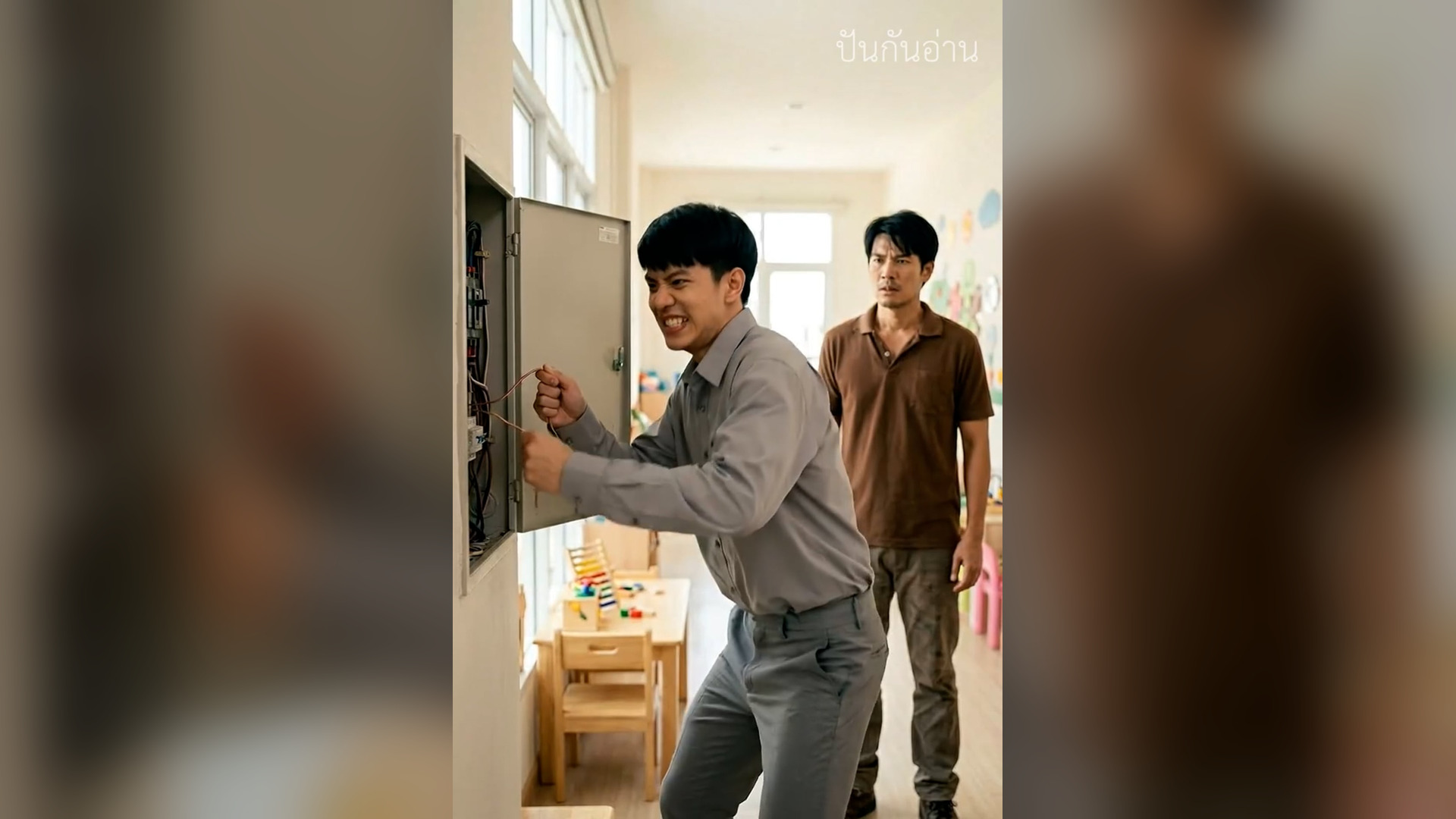 N1106025_เช าว นเป ดเทอม เขาถ กไล ออกหน าเด กท งศ นย เพราะถ อกล องสน ม แต คนท_part2