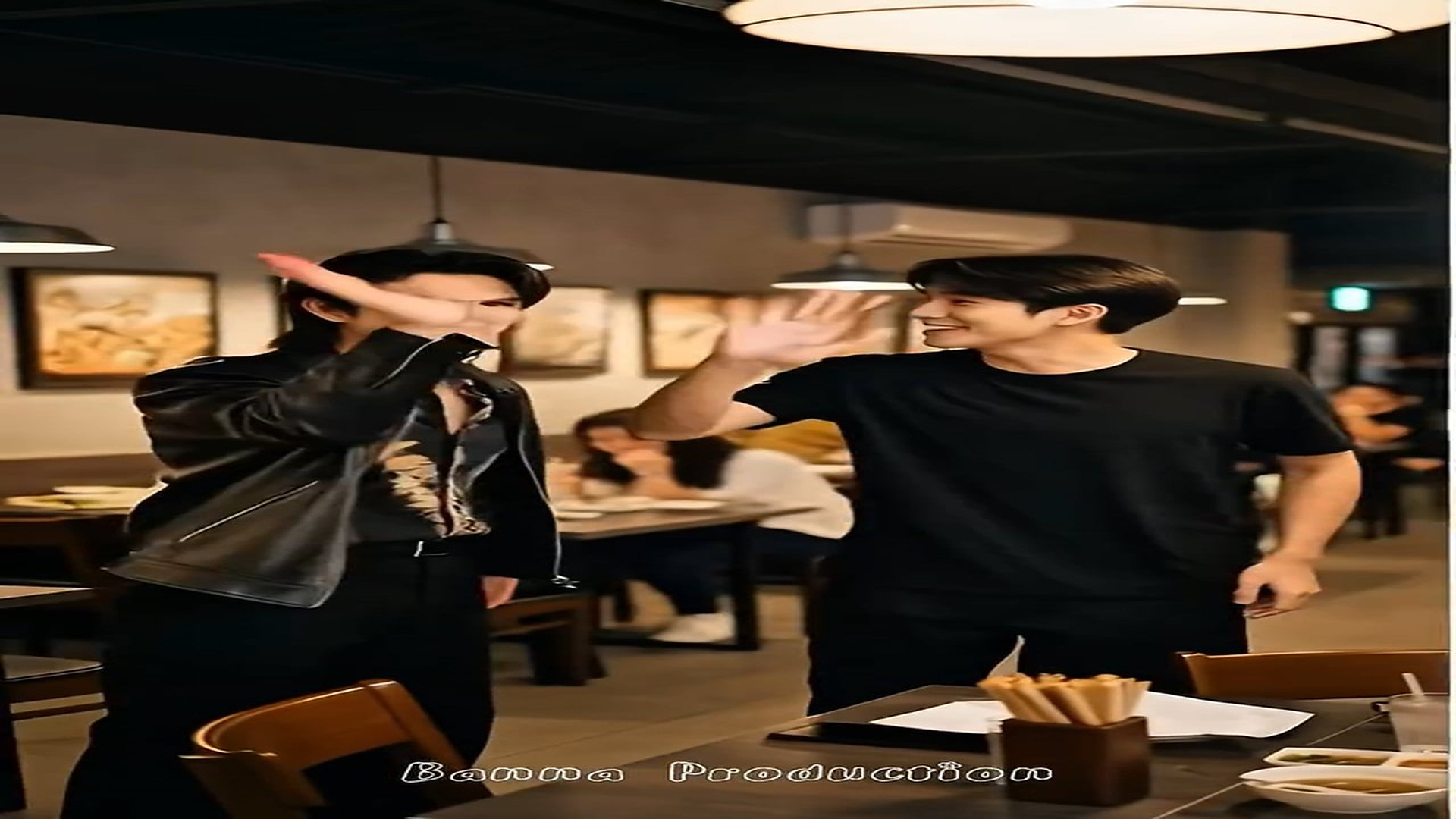 N2906050_เพ อนก นไม ได ว ดท ฐานะหร อการแต งกาย_part2