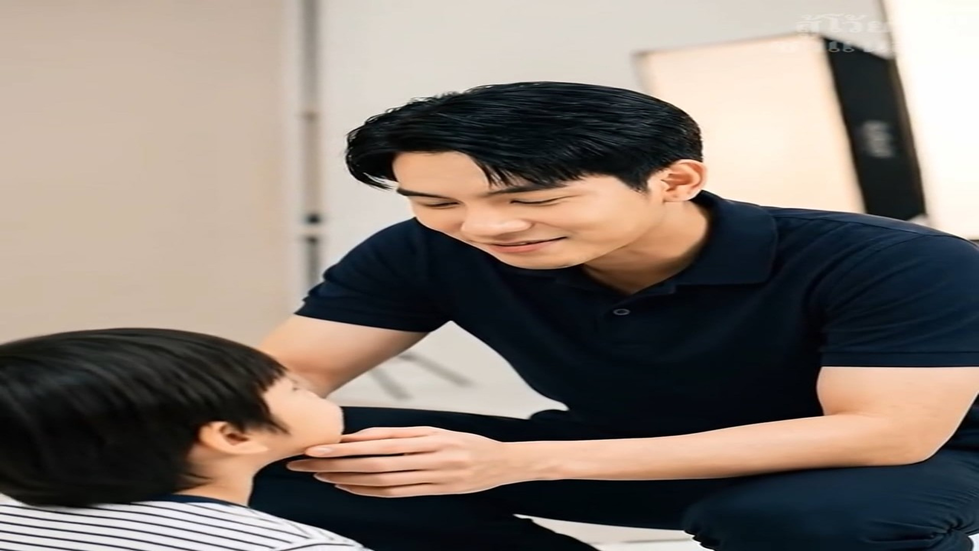 N0607010_พ อท งล ก 8 ขวบไว หน าร านถ ายร ป 20 ป ต อมา ล กต องถ ายร ปครอบคร วให_part2